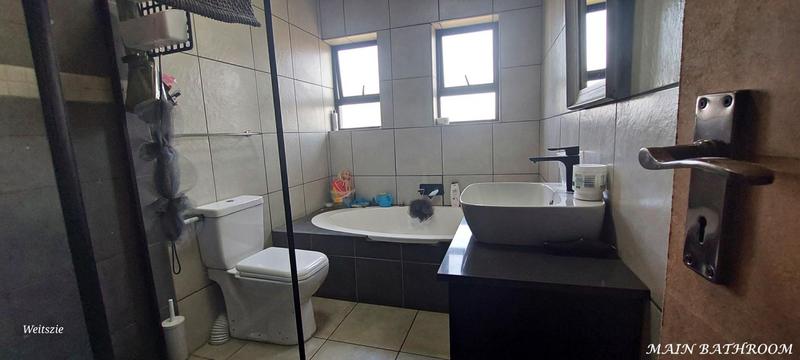 4 Bedroom Property for Sale in Blue Mountain Village Western Cape